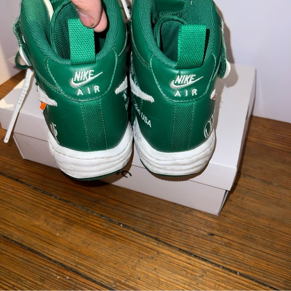 Nike - Picture 2 of 5